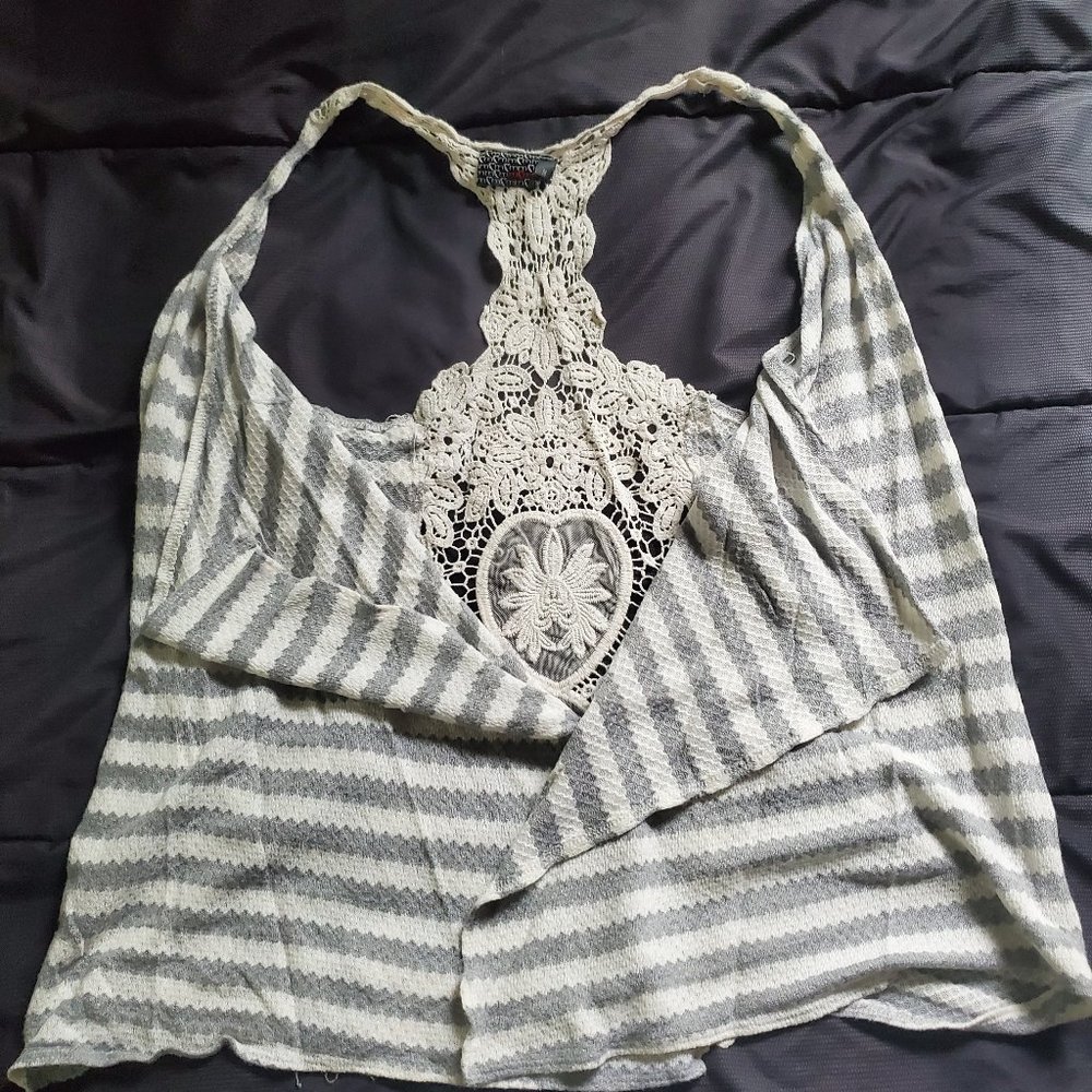 women med sleeveless overlay top